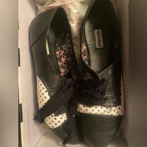 Not Rated Black and White Star Pattern Flats